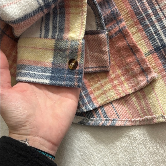 Plaid Button-Up flannel/shacket - Picture 4 of 7